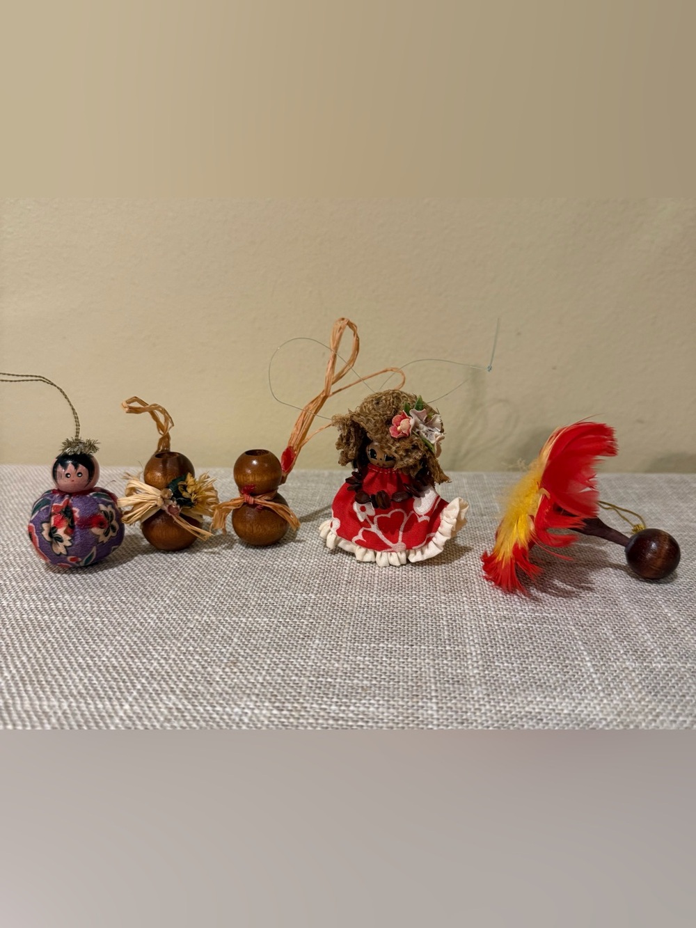 Vintage Mid Century Hawaiian Wooden Ornaments Lot Feathers Burlap Hula Doll (5)